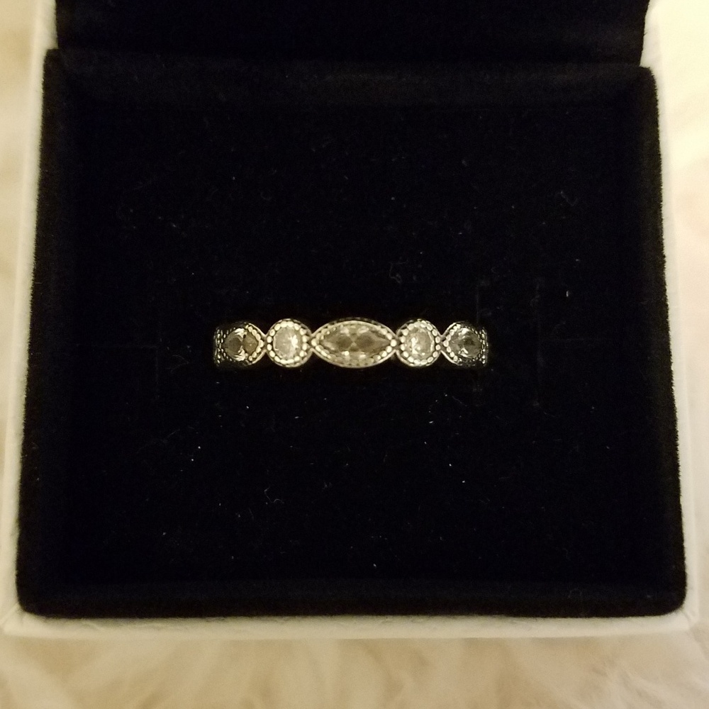 PANDORA Alluring Brilliant Marquise Ring